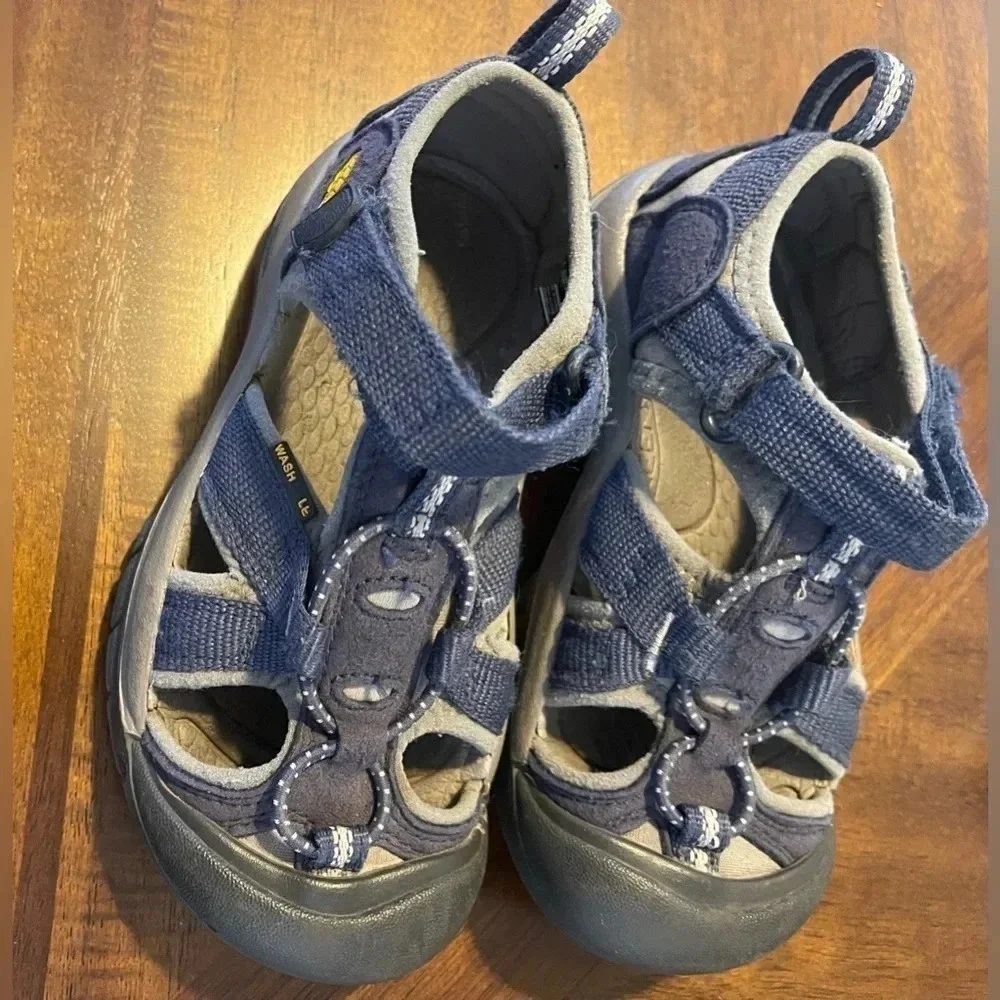 KEEN Venice H2 Closed Toe Water Sandal